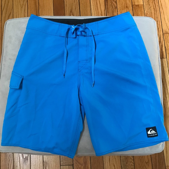 MENS QUICKSILVER BLUE BOARD SHORTS - SIZE 32 - Picture 1 of 9